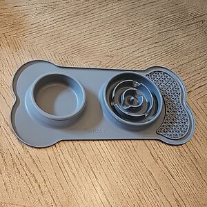 Silicone slow feeder mat and bowl for dogs